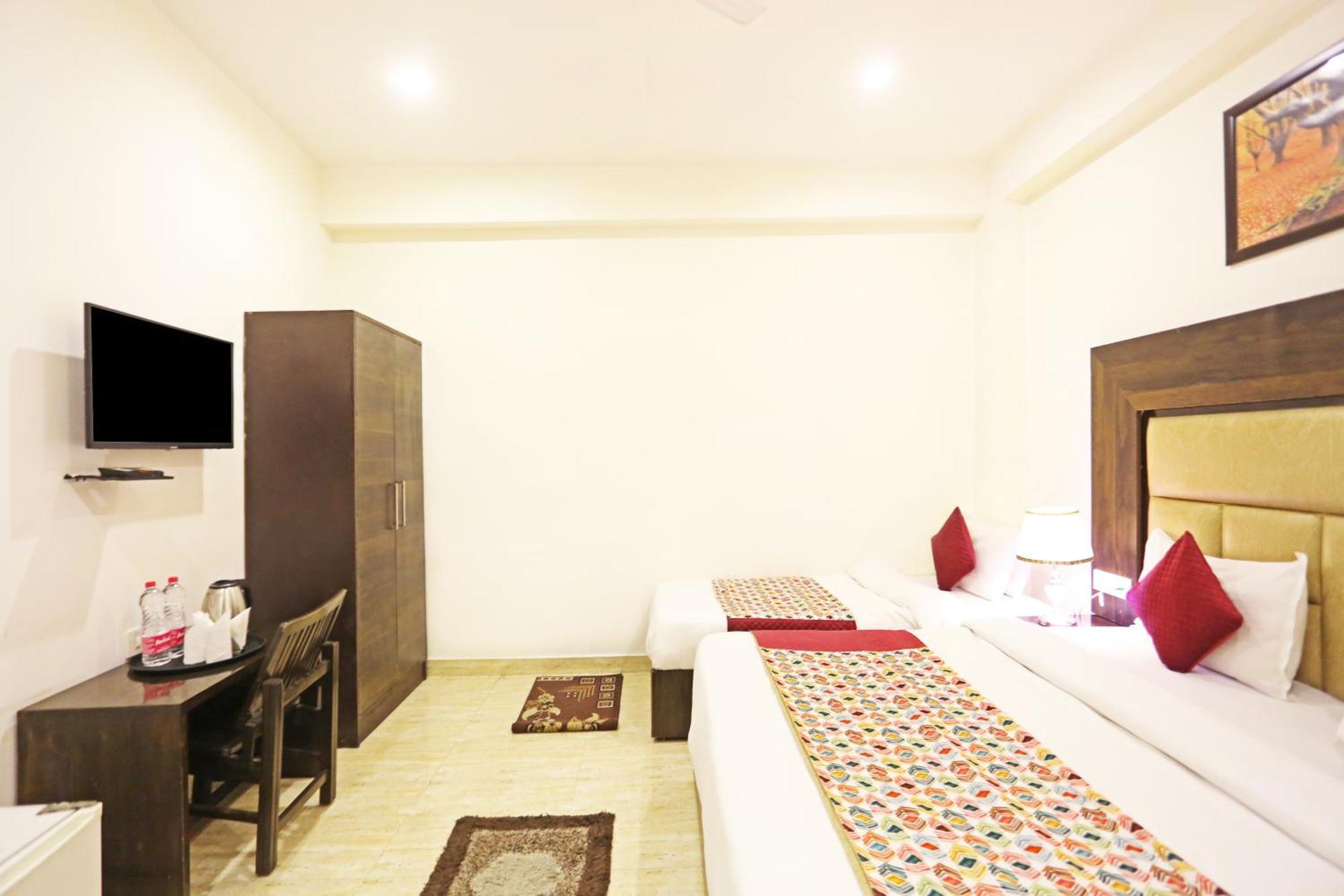 Hotel The Kiara Near Delhi Airport Nova Deli Exterior foto