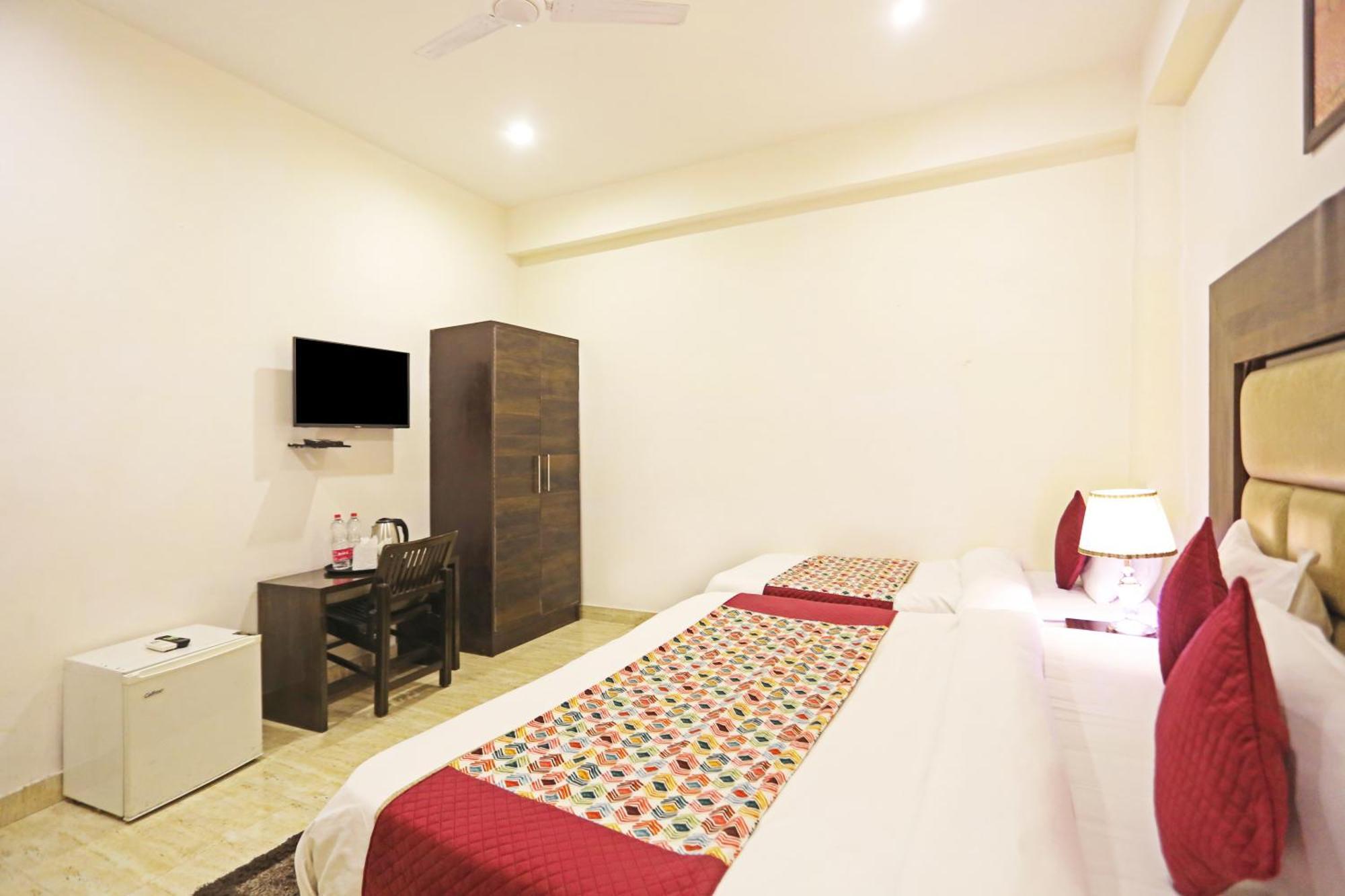 Hotel The Kiara Near Delhi Airport Nova Deli Exterior foto